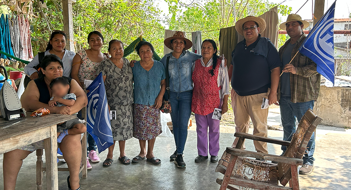 «Aracely no necesita convencer, su vida la respalda», dicen vecinos de&nbsp;Coatzintla